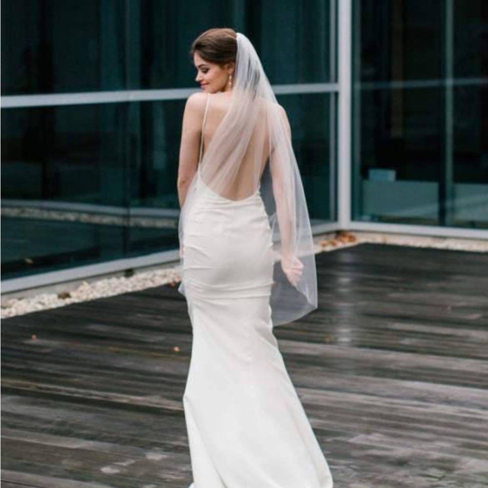 NWT Wedding Veil; never worn Justin Alexander Waltz length veil